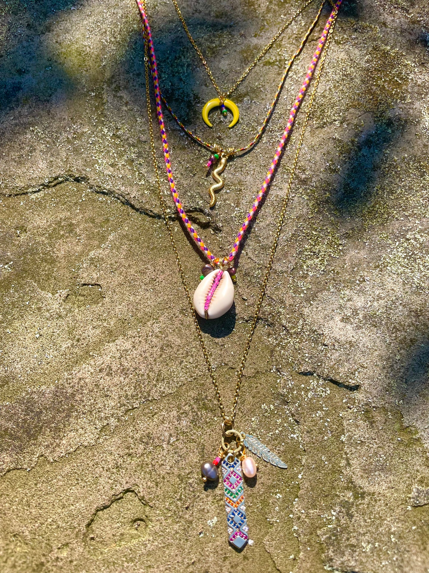 Collier cordon cauri rose