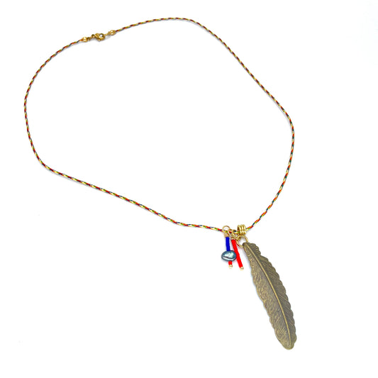 Collier cordon plume rouge/bleu